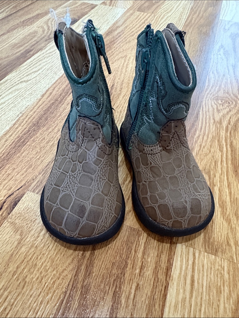 Roper size 3 Brown and Green Western-Style Boots